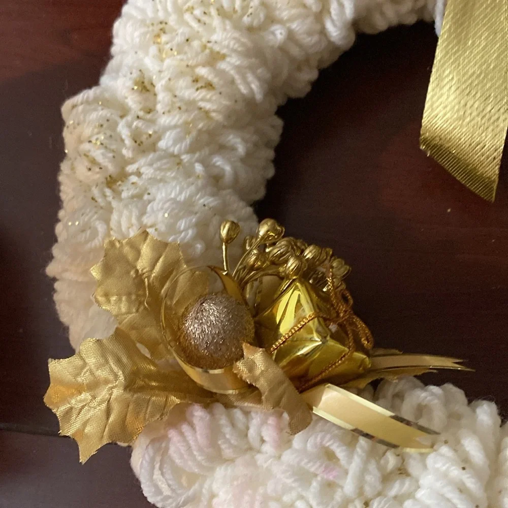 Free w bundle of 2+ Handmade White & Gold Christmas Yarn Wreath Holiday Door